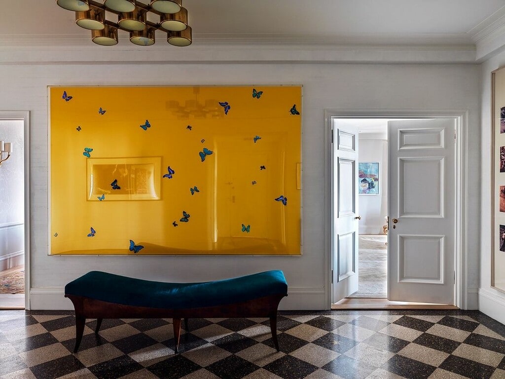 @elladecor shows how to inject colour into a neutral room. 